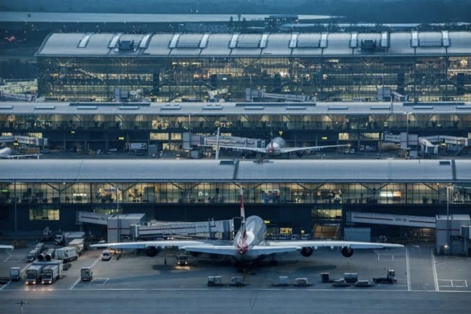Interrupción técnica temporal afecta el control de tráfico aéreo en Reino Unido