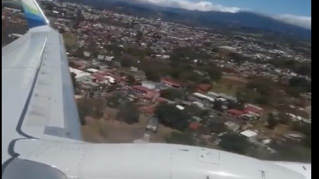 Sufre ingesta de ave en un motor vuelo de Alaska Airlines