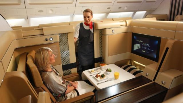Las 7 cabinas de primera clase más lujosas en las aerolíneas