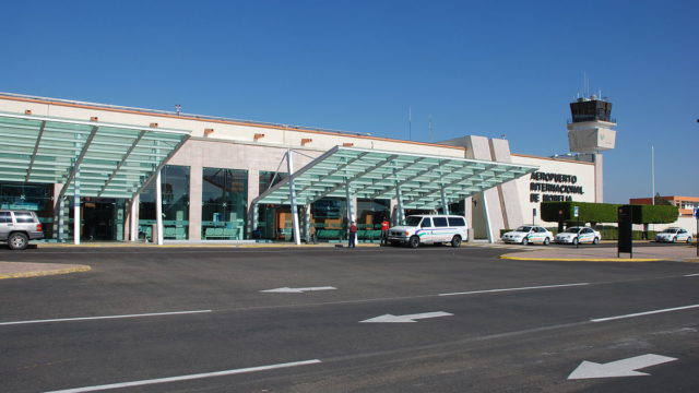 Falso que avión comercial aterrizó en carretera de Michoacán
