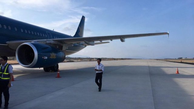 A321 de Vietnam Airlines aterriza por error en pista en construcción