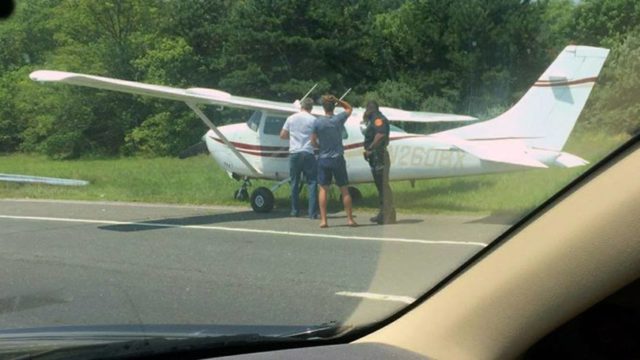Vídeo: C206 aterriza en autopista en Estados Unidos