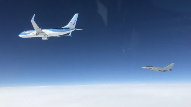 Cazas interceptan vuelo de TUI Fly