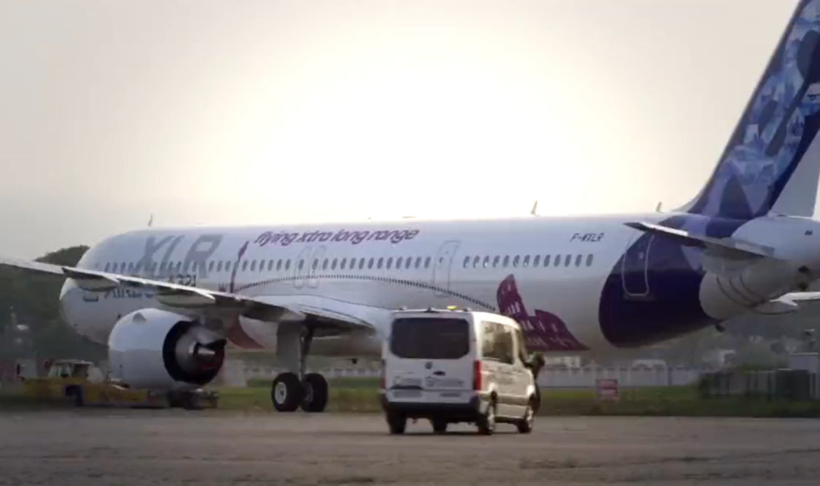 Airbus A321XLR sale del taller de pintura