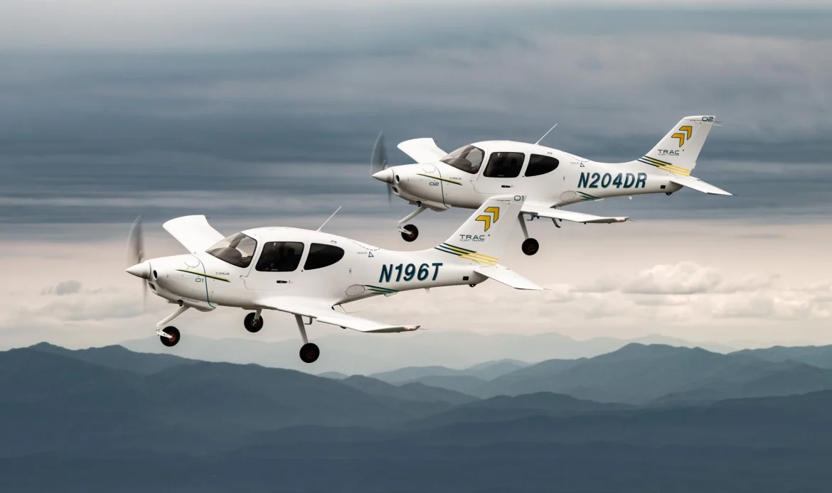 Cirrus presenta el TRAC10, un nuevo avión diseñado para la formación de pilotos