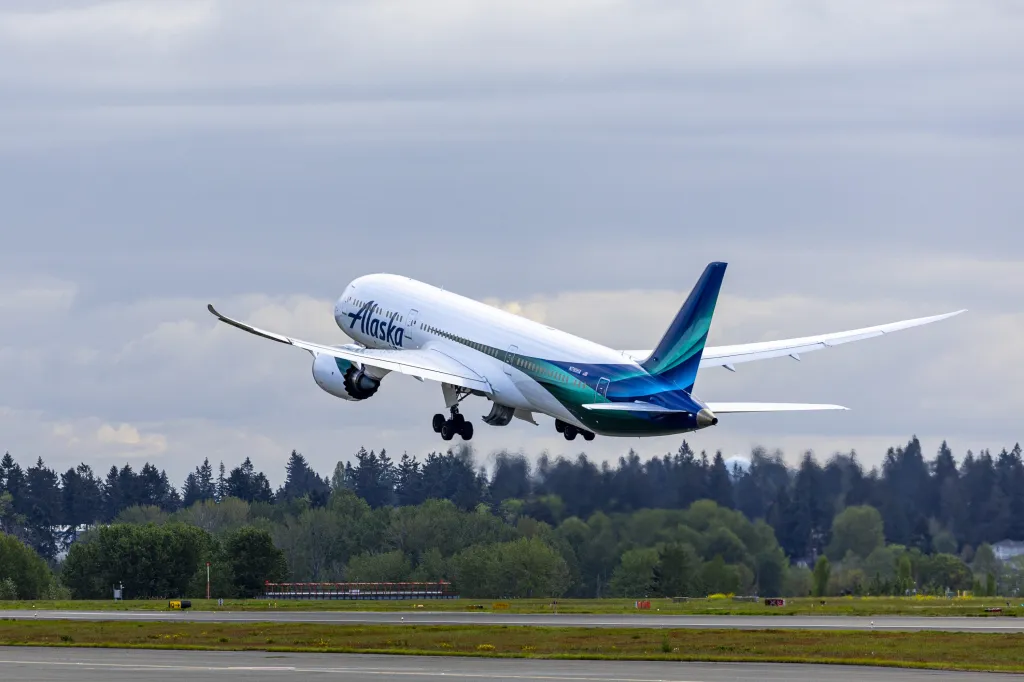Alaska Airlines inaugura su primer vuelo directo entre Seattle y Roma