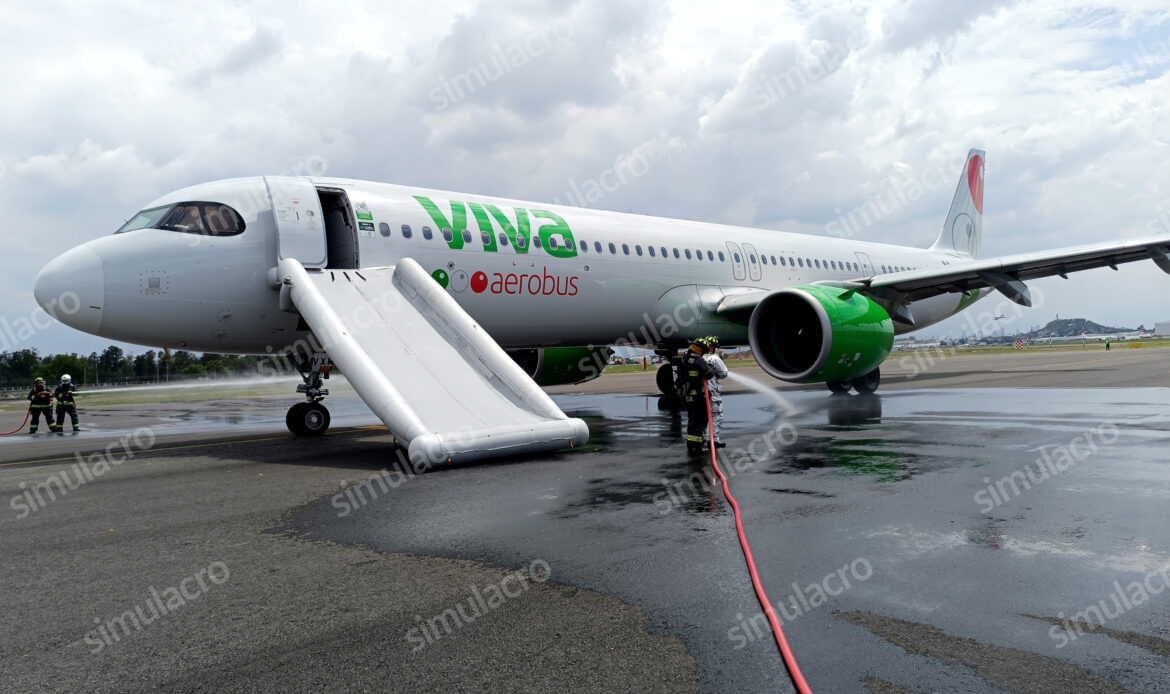 Viva Aerobus participa en simulacro de accidente de aeronave