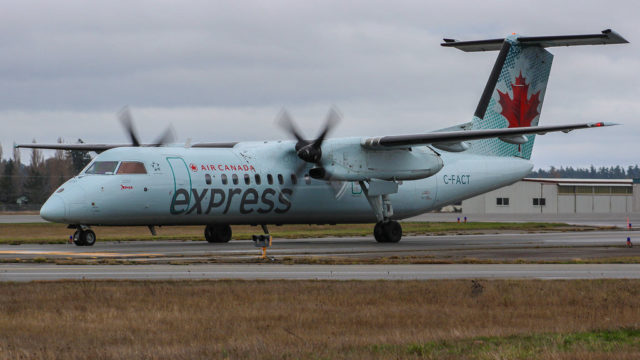 Dash-8 de Air Canada pierde neumático al momento del despegue
