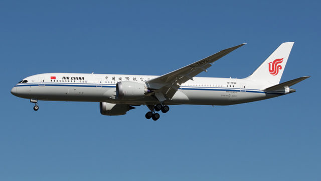 787-9 de Air China sufre falla eléctrica en la mitad del avión