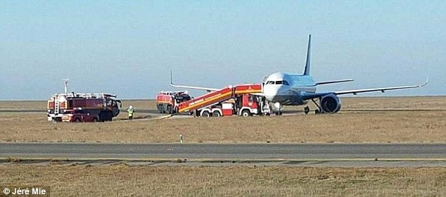 A320neo de Lufthansa se sale de calle de rodaje en París