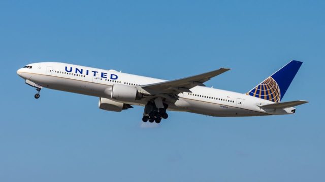 Boeing recomienda suspender temporalmente operaciones de aviones B777 con motores PW4000