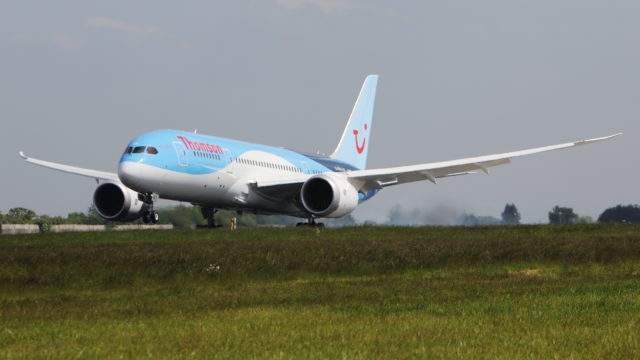 Vuelo de Thomson en Cancún demorado por red de Wi-Fi «yihadista»