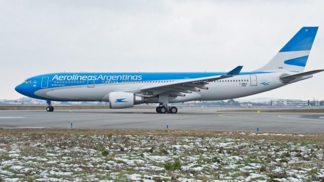 Aerolíneas Argentinas cede ante la competencia al cancelar ruta a Barcelona