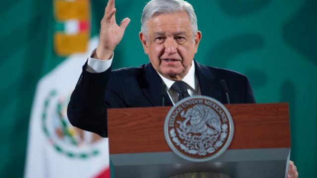 Pide AMLO evitar corrupción y burocracia en la renovación de exámenes médicos y licencias