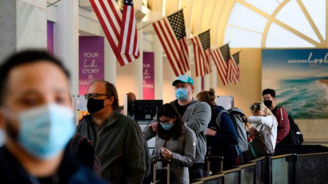 La nueva administración de Estados Unidos mantendrá las restricciones de entrada al país