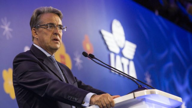 Por Coronavirus, pide IATA suspender reglas de asignación de slots