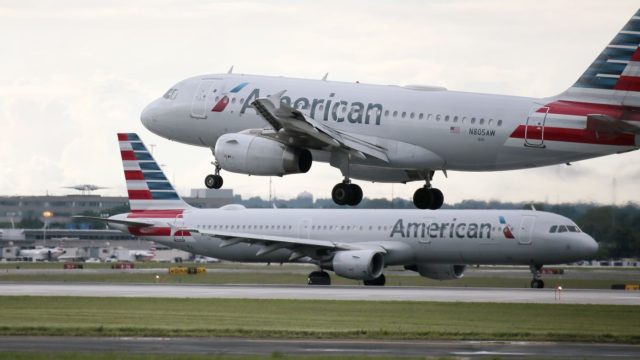 Sindicatos en Estados Unidos solicitan la aplicación de la ley penal en pasajeros disruptivos