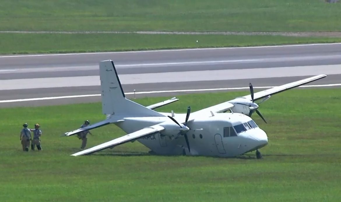 NTSB presenta reporte sobre piloto que salió de avión en pleno vuelo