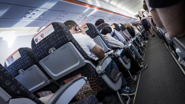 ¿Los virus viajan en avión? (2009)