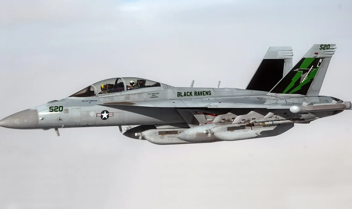 Dos EA-18G Growler colisionan durante exhibición aérea en Idaho
