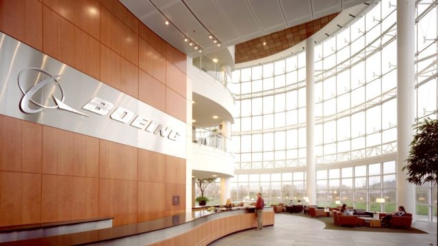 Directivos de Boeing renuncian a su salario para hacer frente a la crisis