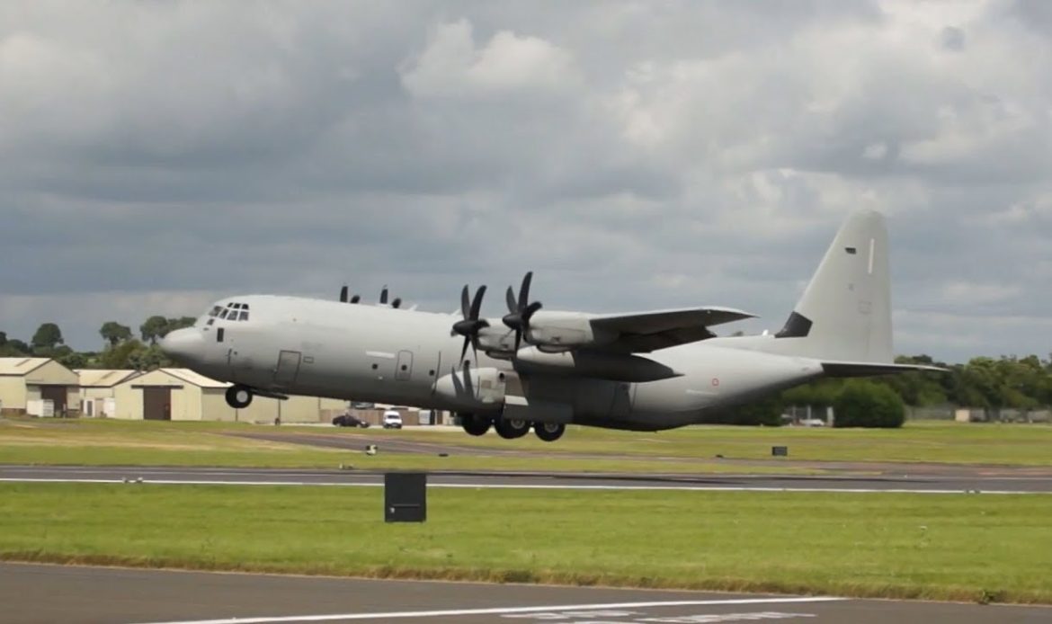 C-130KJ italiano es atacado al despegar del aeropuerto de Kabul