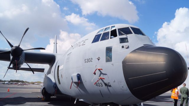 WC-130J Cazahuracanes de visita en Mérida, Yucatán