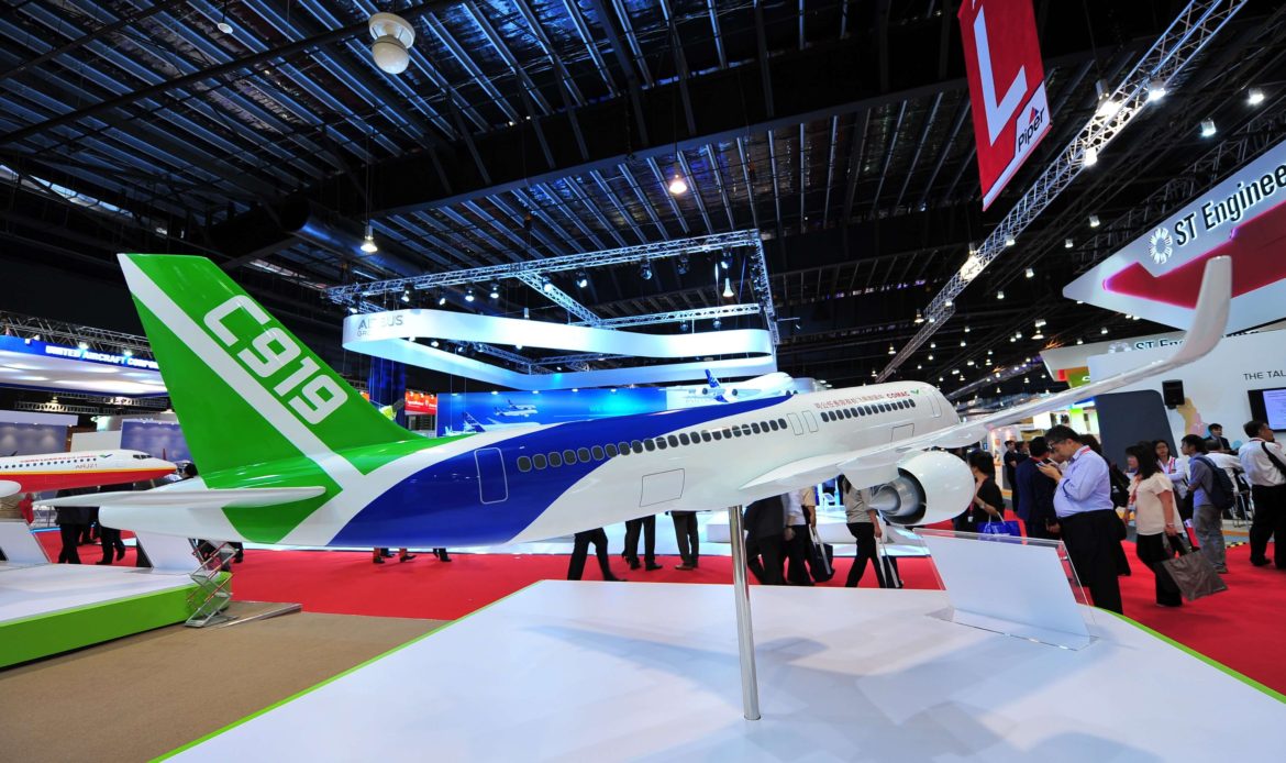 COMAC entrega el primer C919 a China Eastern Airlines