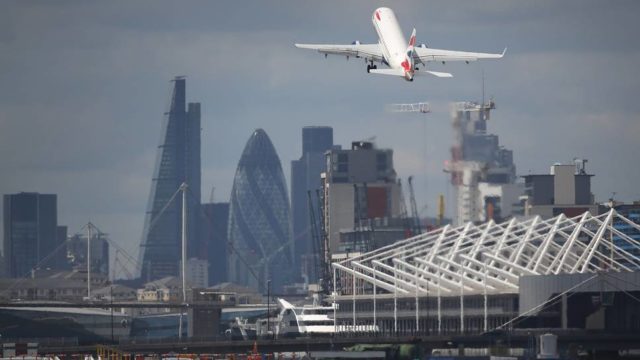 Aeropuerto de London City cerrado por artefactos de la Segunda Guerra Mundial