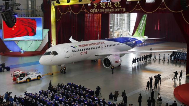 COMAC se prepara para primer vuelo de C919