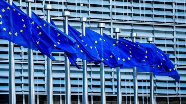 Comisión Europea aplazará cierre del negocio Boeing-Embraer
