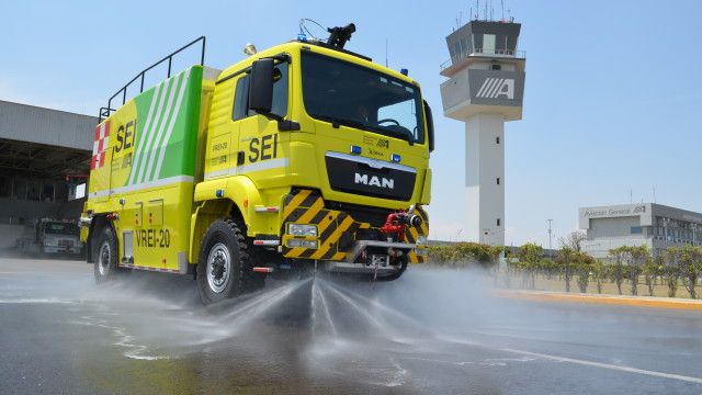 Aeropuertos y Servicios Auxiliares desarrolla vehículo aeroportuario para Extinción de Incendios