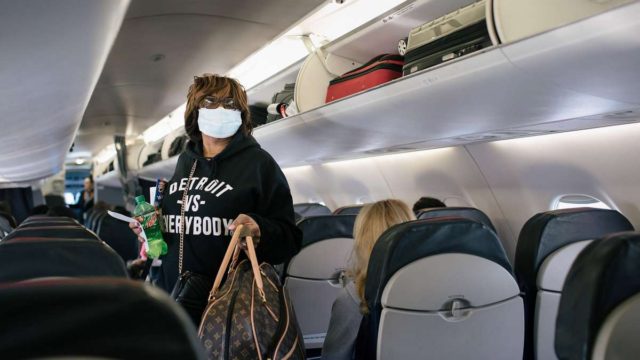 Requisito de cubrebocas en vuelos a España causa inconformidad a las aerolíneas
