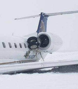 Sufre excursión de pista vuelo de United Express