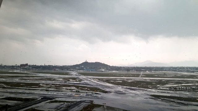 Se suspenden momentáneamente operaciones en el AICM por fuerte lluvia