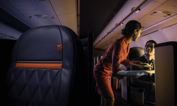 Delta está contratando más de 1.000 asistentes de vuelo