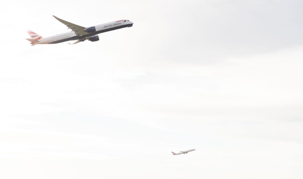 Realizan despegue paralelo sincronizado en el aeropuerto de Heathrow