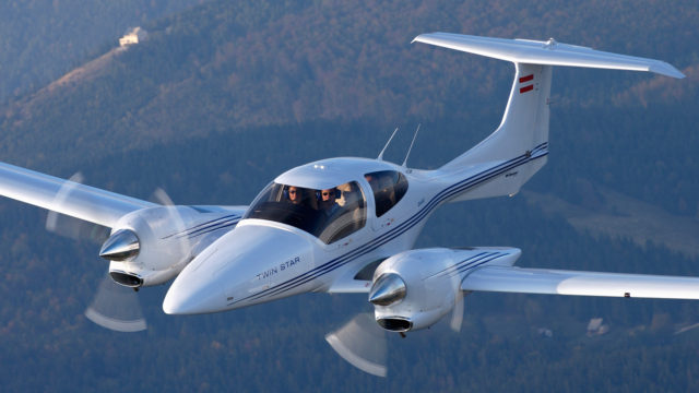 Cae Diamond 42 en aproximación al aeropuerto de Dubai