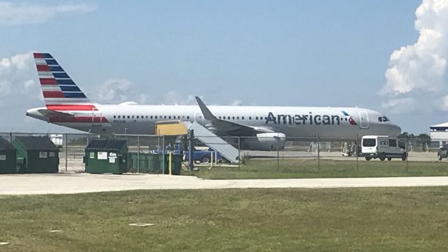 Estudiante de aviación detenido por intentar robar avión de American