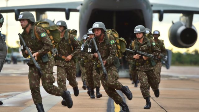 Embraer concluye pruebas de evacuación y descarga de tropas de KC390