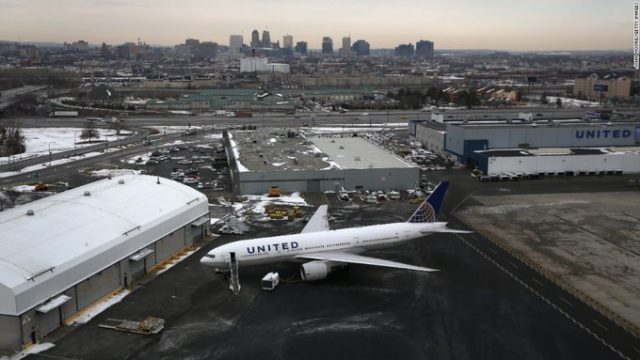 Aeropuerto de Newark suspendió operaciones por drones