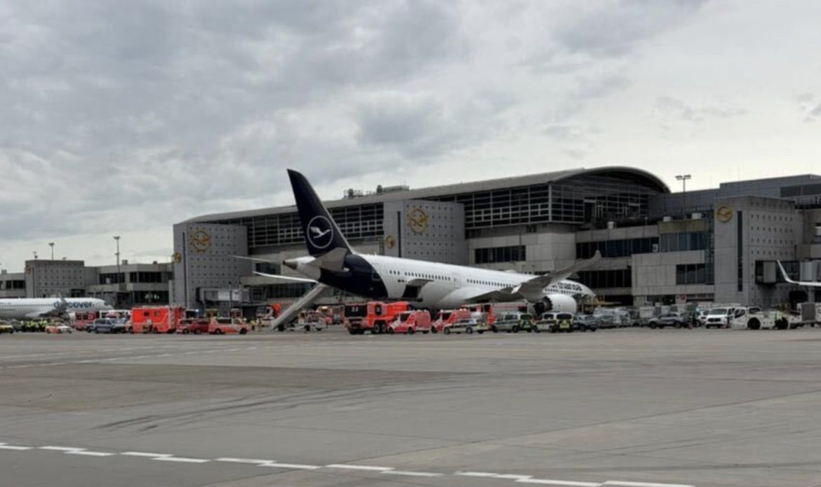 Boeing 787 de Lufthansa sufre colapso del tren de nariz en Frankfurt