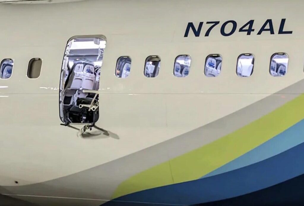 Alaska Airlines pone en tierra su flota de aviones Boeing 737 MAX 9