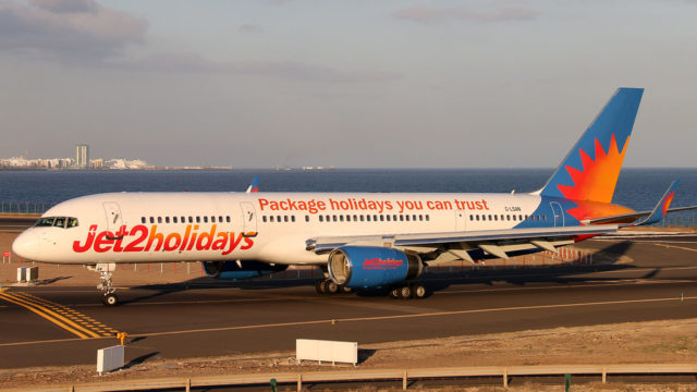Vuelo de prueba de Jet2 sufre  falla en un motor durante el despegue