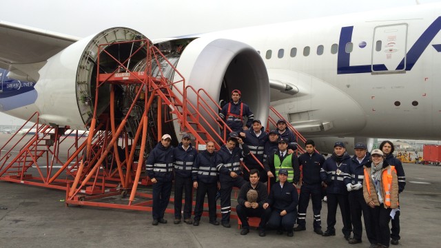 LATAM alcanza tiempos récords en el cambio de motores de aviones B787