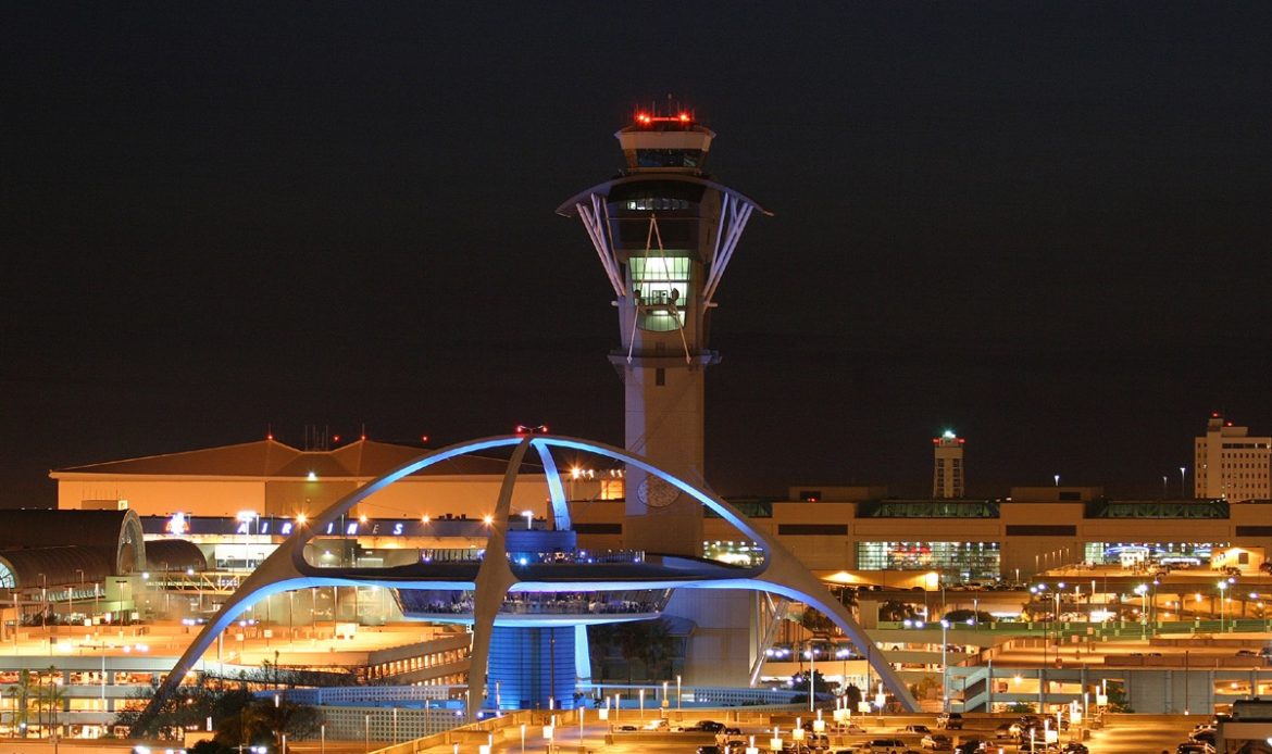 Camión de pasajeros colisiona con Airbus A321 de American Airlines