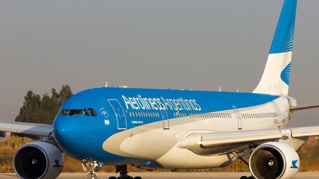La huelga de pilotos de Aerolíneas Argentinas causa caos