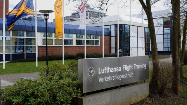 Lufthansa sugiere a sus alumnos de la carrera de piloto aviador buscar un nuevo trabajo