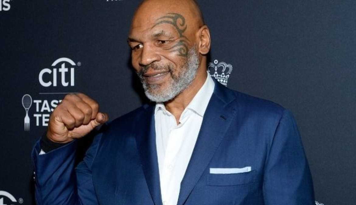 Golpea Mike Tyson a pasajero disruptivo a bordo de un vuelo de JetBlue