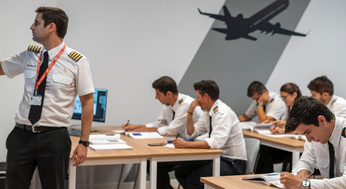 ¿Existe futuro para las nuevas generaciones de pilotos comerciales en México?